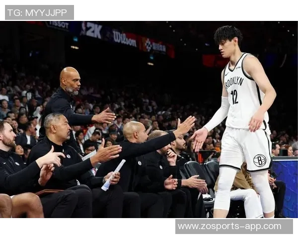 开拓者前线记者小傅期待小杨在篮球场上展现真实自我的那一天